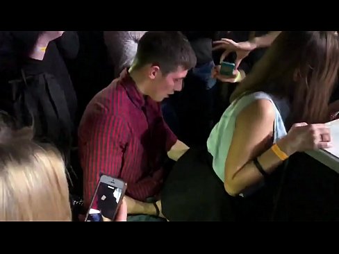 ❤️ Seks i vërtetë në një klub nate rus. Një vajzë 18-vjeçare ruse në anus dhe vaginë është qitur në një klub nate ️ Video e ndyrë tek ne sq.raceporn.ru